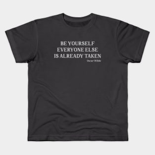 Oscar Wilde quote, silver Kids T-Shirt